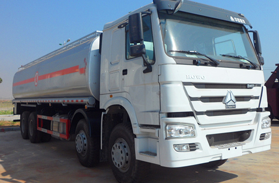 重汽前四后八运油车