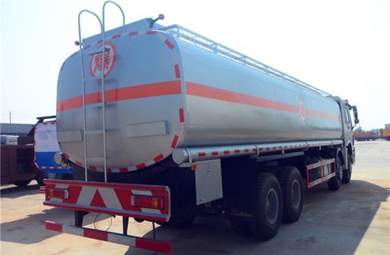 重汽前四后八运油车