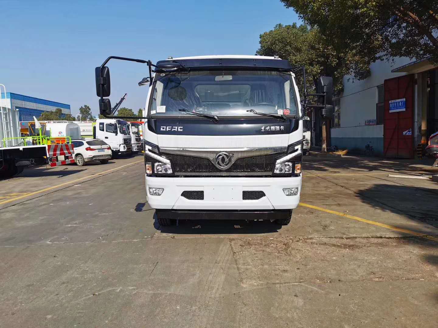 东风福瑞卡多功能抑尘车