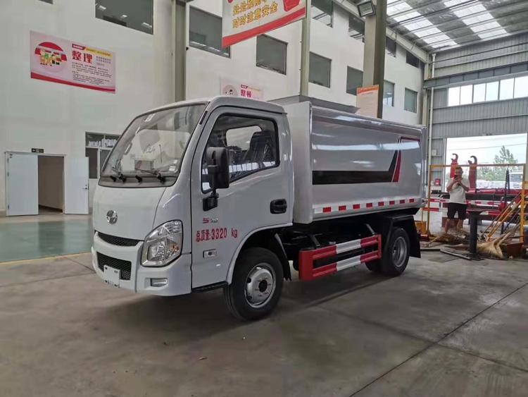 跃进自装卸式垃圾车