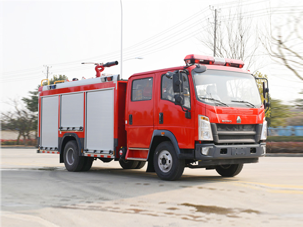 重汽轻卡4吨泡沫消防车