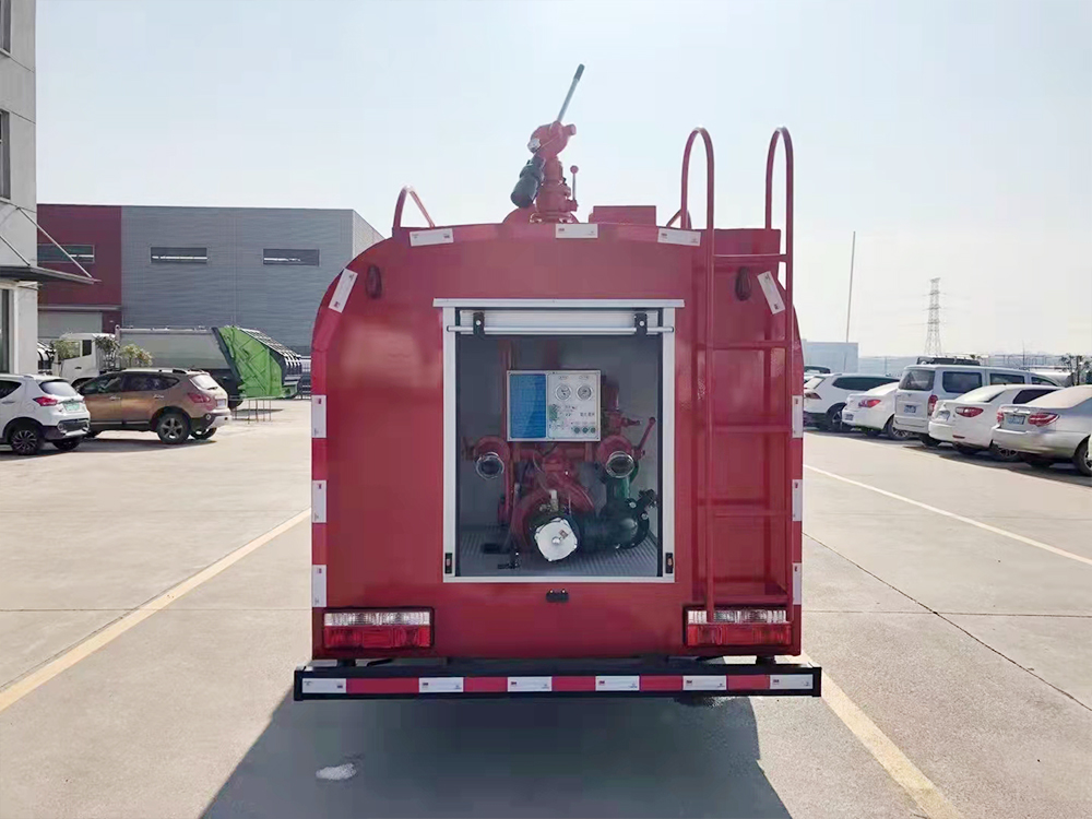 东风多利卡双排消防洒水车
