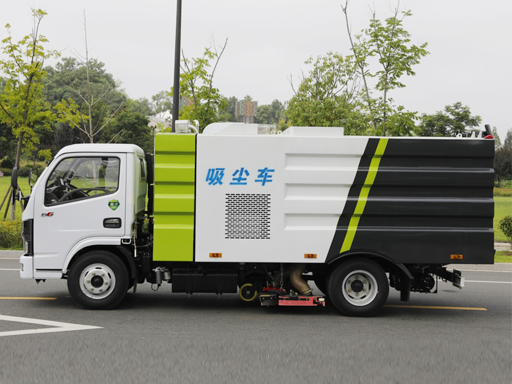 东风小多利卡吸尘车