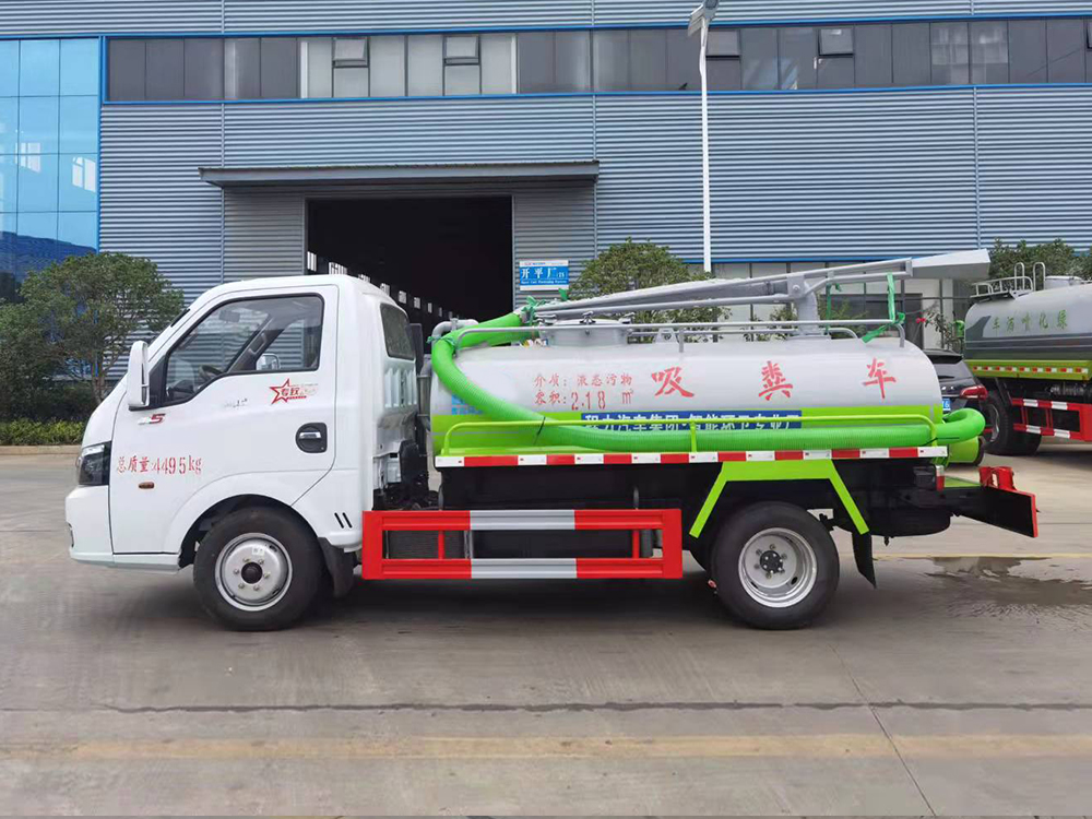 东风途逸小型吸粪车