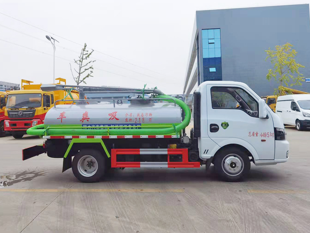 东风途逸小型吸粪车
