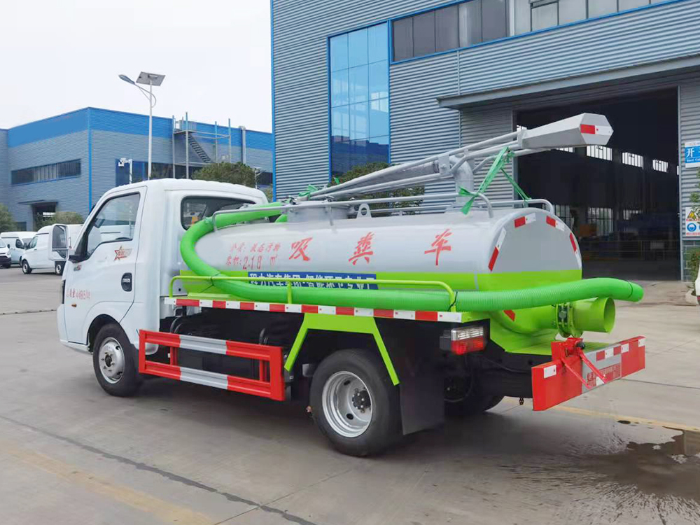 东风途逸小型吸粪车