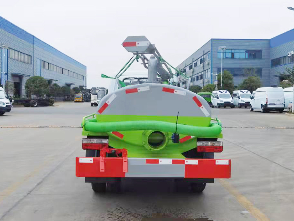 东风途逸小型吸粪车