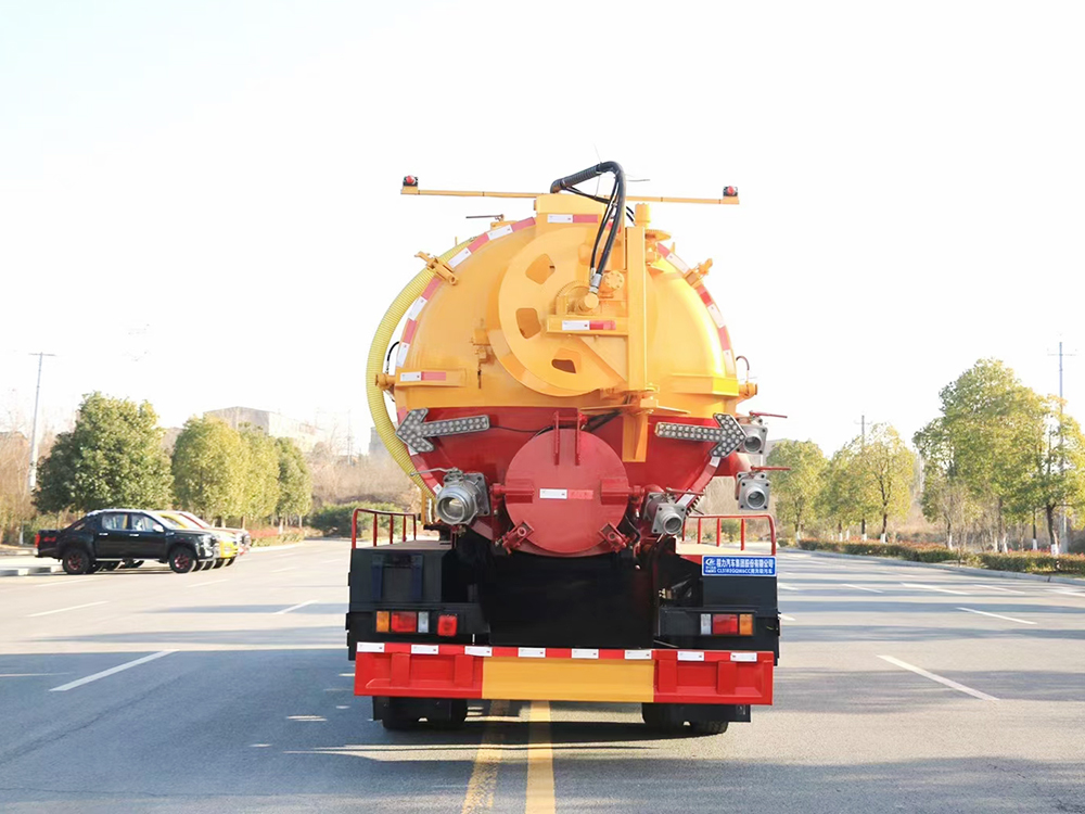 柳汽乘龙15方清洗吸污车